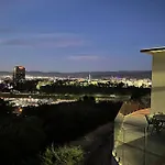 Luxury Hollywood Hills Gated View Estate - Ultra Private And Gorgeous! Minutes To Universal Studios And Hollywood!
